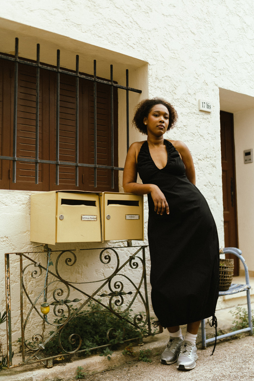 number 34 black long dress with an open back in cotton