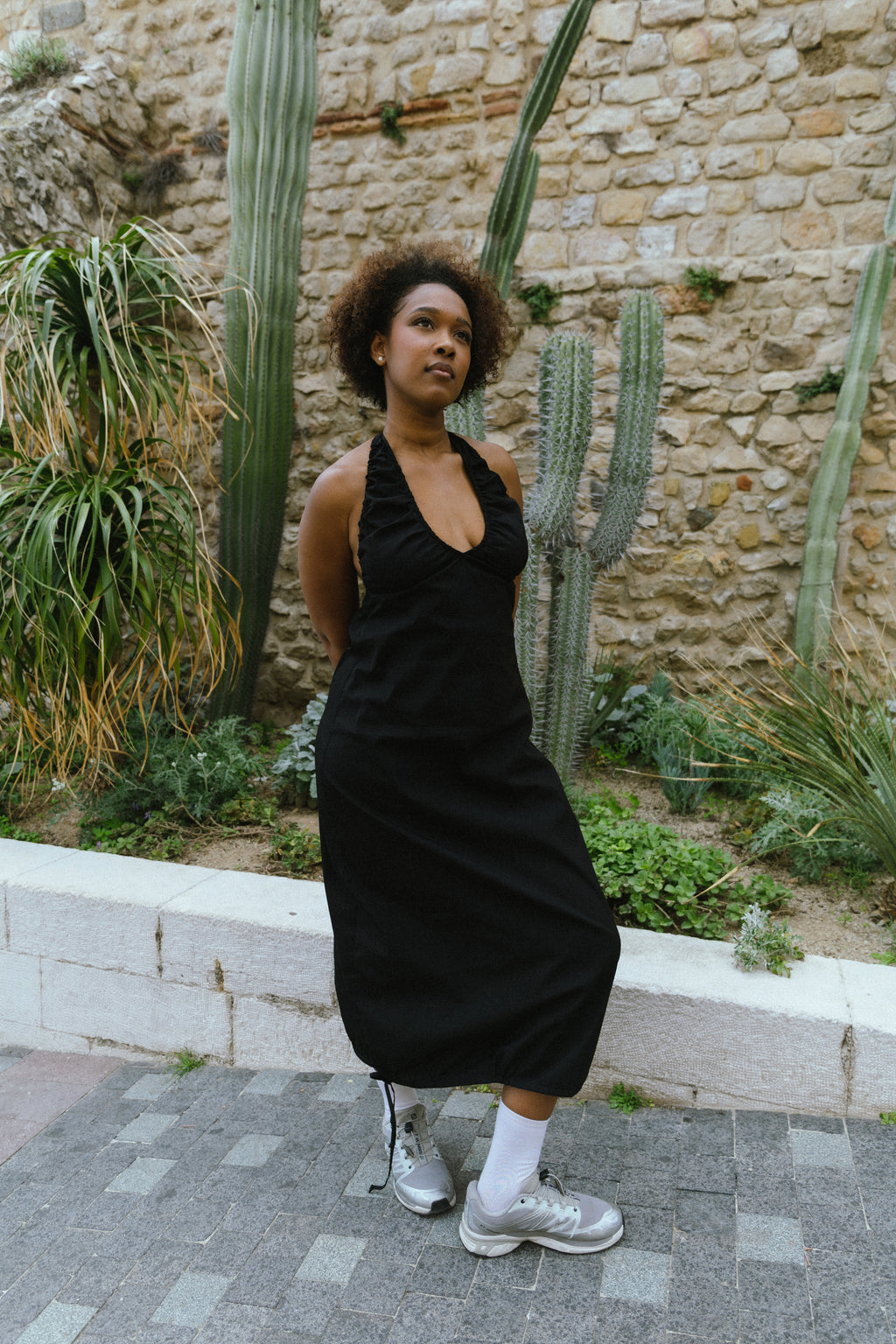 number 34 black long dress with an open back in cotton