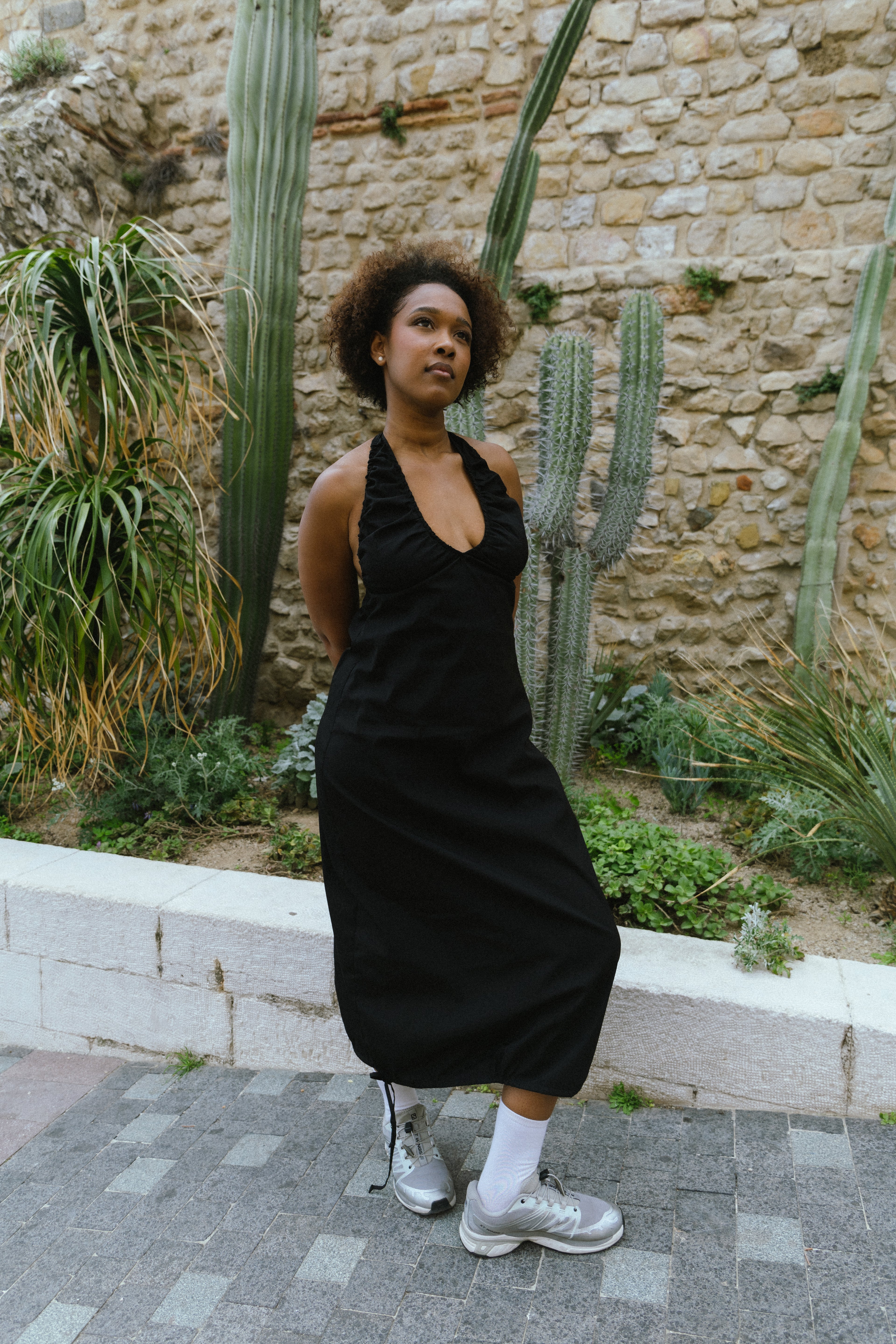 number 34 black long dress with an open back in cotton